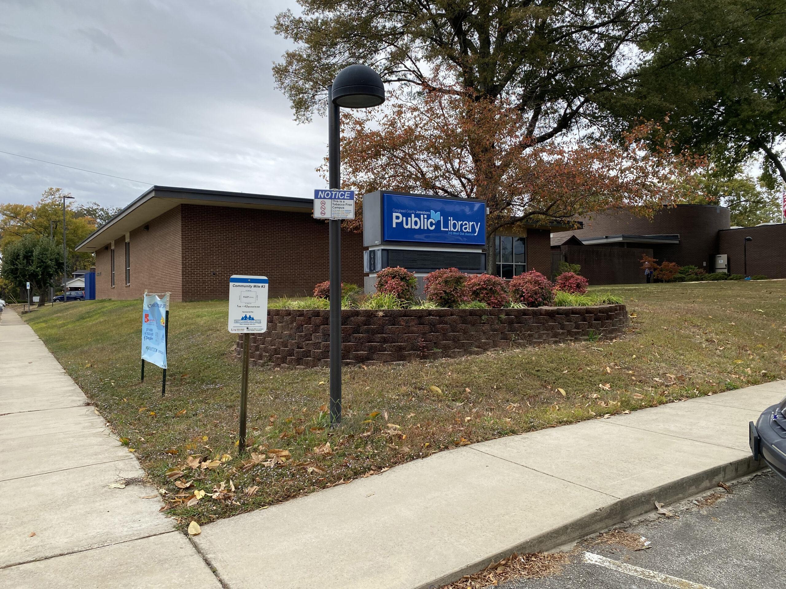 library-patrons-show-support-during-read-in
